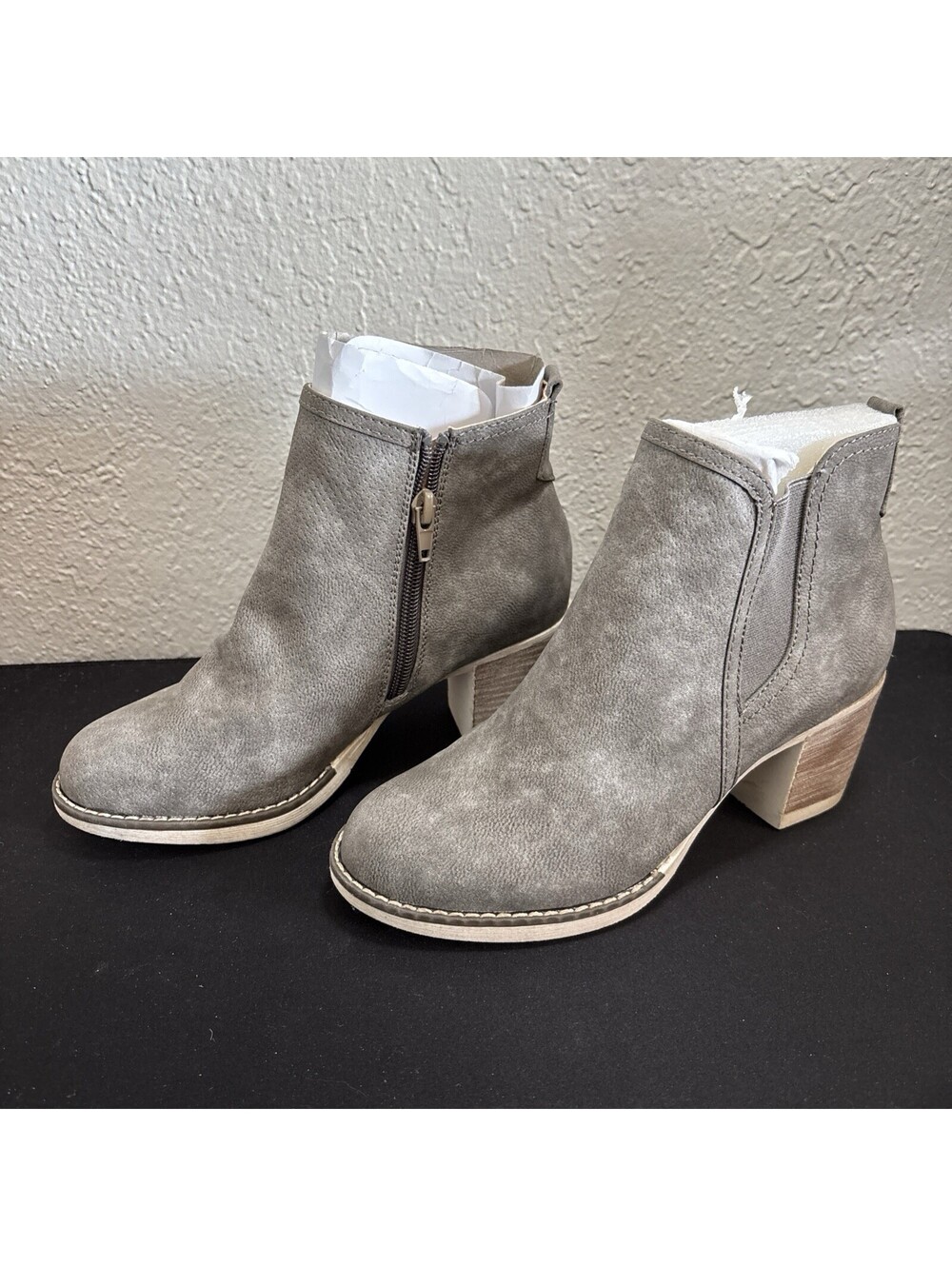 Reneeze Women's Grey Suede-Look Ankle Booties Size 6.5